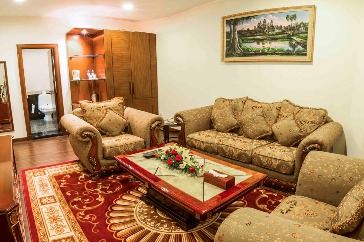 Monivong-Suite-09